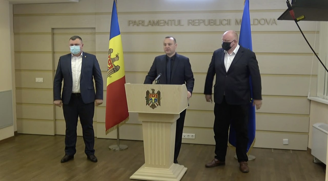 Facem apel către DA, PAS și PD să semneze cu noi acest proiect. Suntem gata cu toții să susținem acest proiect