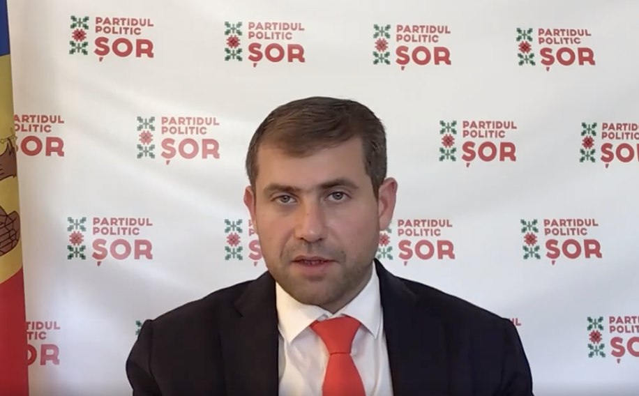 Ați auzit probabil comentariile precum că Șor și Dodon ar avea un pact? Unele dintre aceste informații sunt vehiculate și de vicepreședintele DA, Alexandru Slusari. Uite că Ilan Șor a decis să dezmintă public aceasta informație. Acesta pune într-un mesaj pe facebook că după alegeri partidul său va lua decizii