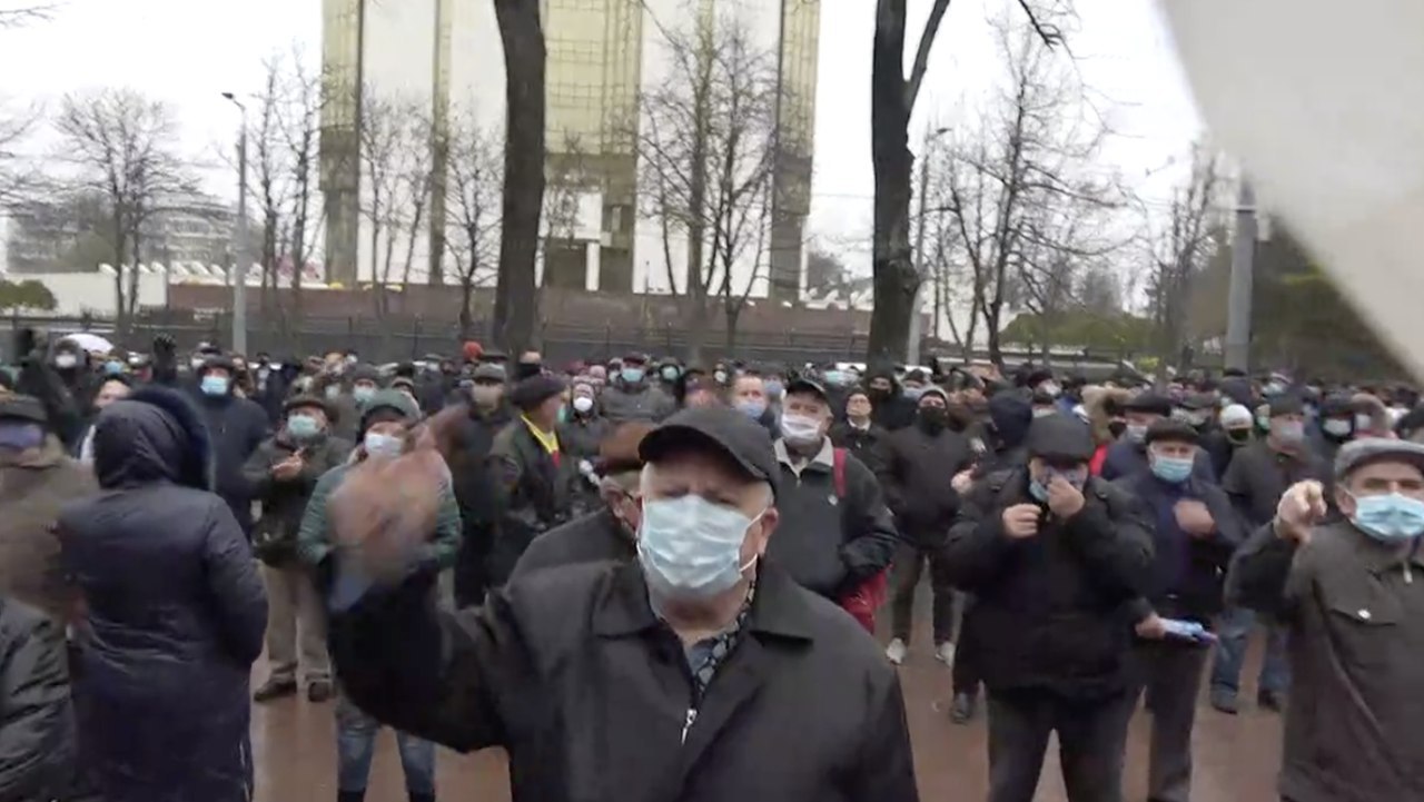 Reminder: Oamenii au venit aici la chemarea Maiei Sandu, pentru a manifesta împotriva intenției PSRM de a trece SIS sub control parlamentar, după ce, până acum, a fost în subordinea președintelui