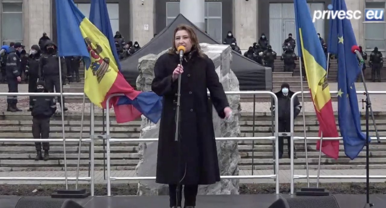 Clădirea Executivului, înconjurată de forțele de ordine. Sute de polițiști sunt dotați cu echipament în eventualitatea unor violențe