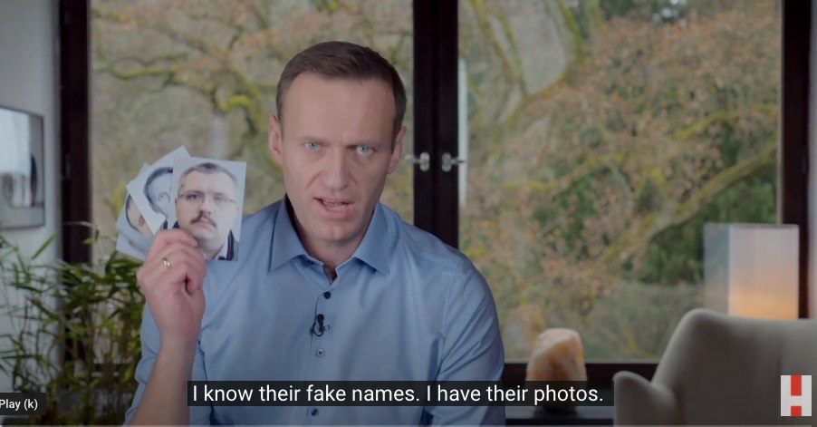 Alexey #Navalny, clip video pe Youtube, unde publică numele oamenilor din FSB care au dorit să-l otrăvească mortal. Acesta prezintă și fotografiile fiecărui securist. __Mersi abonaților care mi-au sugerat clipul__