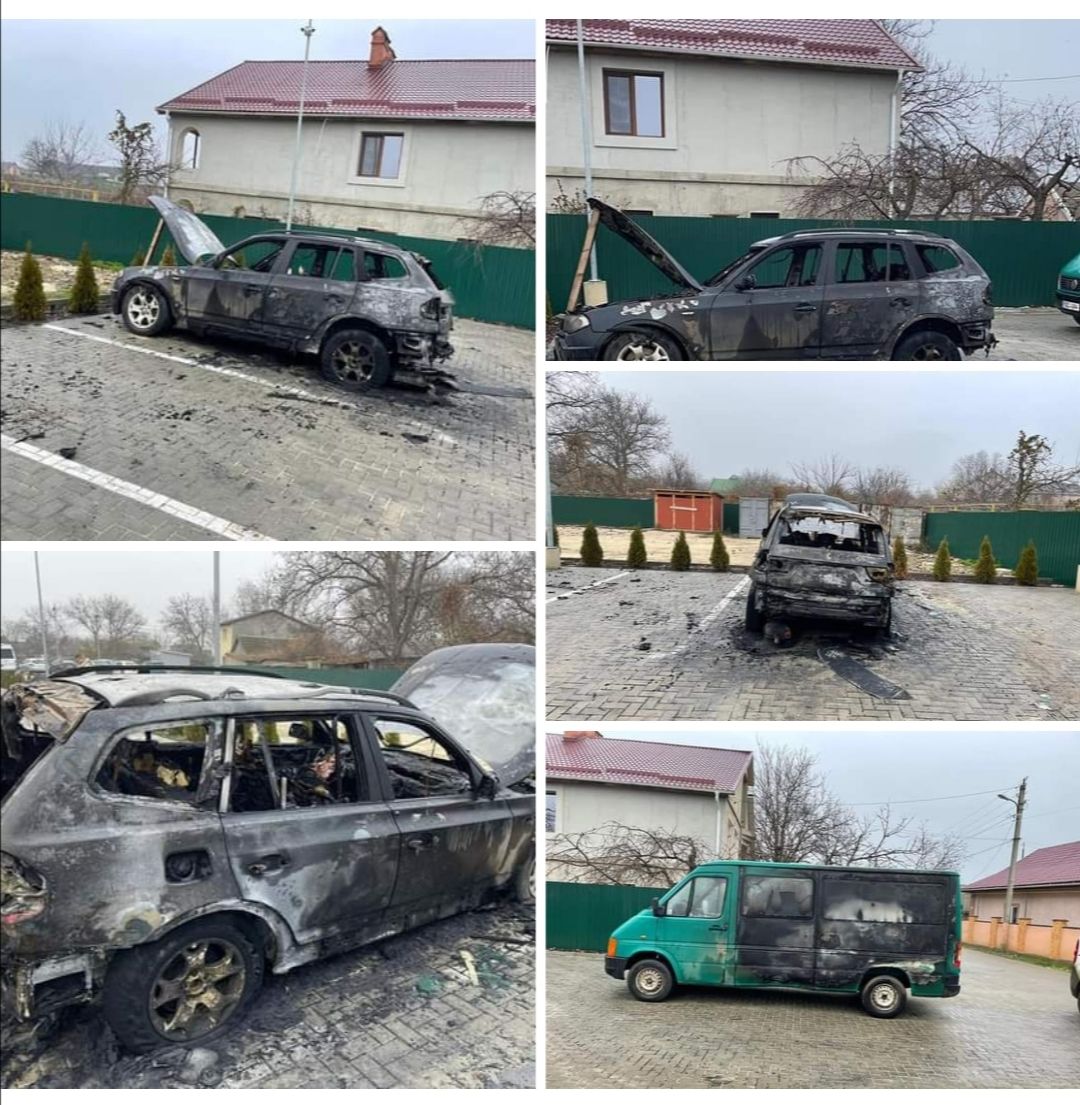 🚨 Litvinenco: În această noapte, au fost incendiate ambele mașini care aparțin lui Mihail Bobicov, antreprenor din agricultură din Căușeni și unul dintre persoanele care este în primele rânduri la protestul agricultorilor. Nu cred că totul ar fi o întâmplare și nu ar avea scopul intimidării. Pe de altă parte, se pare că revenim la practica anilor 90 când raketul și bandiții dădeau foc la case și mașini și umblau cu fierul de călcat pentru a-și impune opiniile. Voi cere o anchetă obiectivă și rapidă cu privire la acest caz. Mai ales că momentul incendiului a fost surprins de camerele video din preajmă
