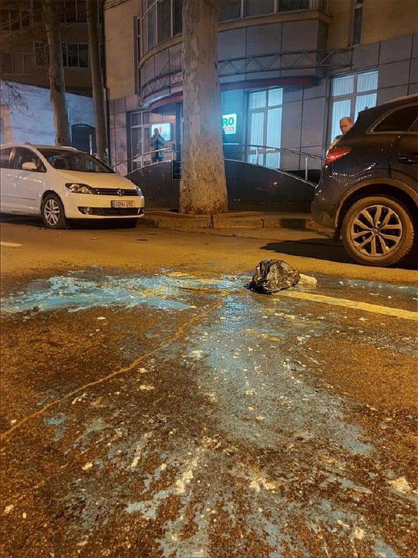 Deputatul Eugen Nichiforciuc a fost atacat azi seara, la ieșirea din sediul televiziunii N4, după o emisiune. Un individ ar fi aruncat o substanță de culoare azurie peste Nichiforciuc. Încă nu sunt clare toate circumstanțele cazului