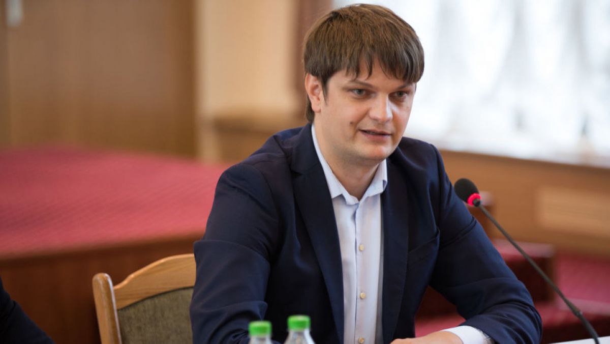Andrei Spînu: Modul cum au interpretat e un fake news. Conform instrucțiunilor ANI, în declarație se indică valoarea cadastrală, nu valoarea de piață. Respectiv, în declarație e menționată valoarea cadastrală, iar valoarea de piață e în contractul de vânzare-cumparare, înregistrat la Cadastru. La solicitarea ZdG am clarificat și celelalte aspecte