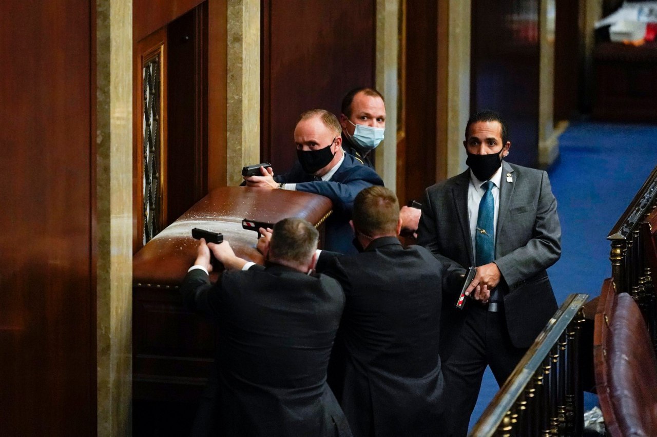Securitatea internă din Capitoliul SUA încearcă să facă față protestatarilor