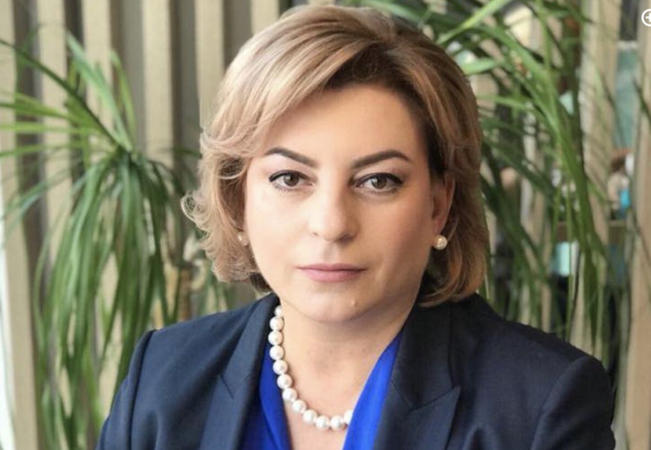 Mai multe surse deja îmi confirmă că Mariana Durleșteanu, fostă ministră a Finanțelor în Guvernul Greceanîi (2008-2009), este în cărți pentru a fi propusă la funcția de premier de către o coaliție situațională, formată din partidele de stânga. Încă nu s-au luat decizii finale, dar discuțiile se poartă