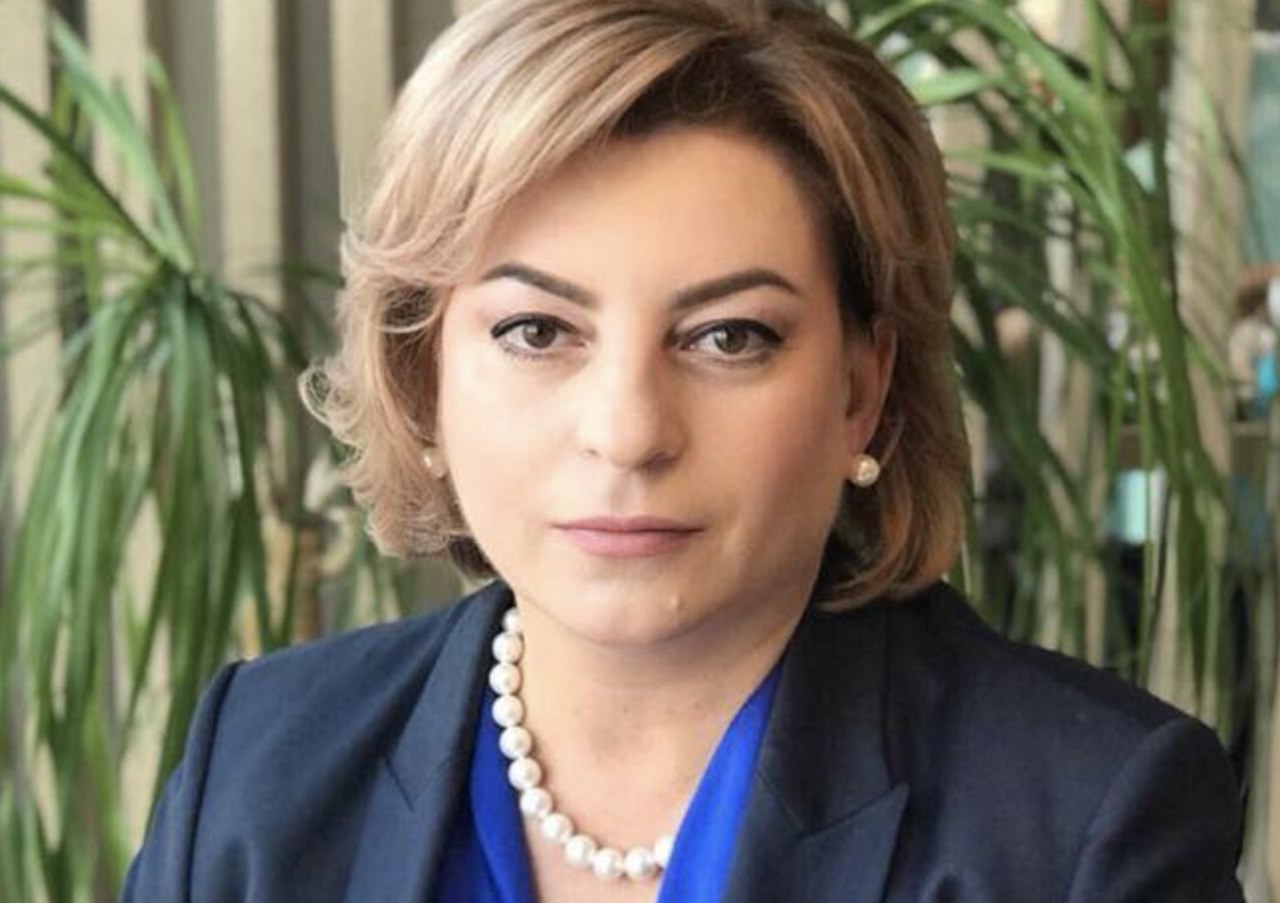 În tot mesajul ei ceva sare în ochi: __Am acceptat propunerea în contextul situației fără precedent: criza politică, pandemică si economica. (...) Atenționez ca bugetul statului este sustenabil până în iunie 2021 si deficitul bugetar nu va fi de 14 mlrd de lei, ci dublu - respectiv tara poate intra in colaps financiar.__