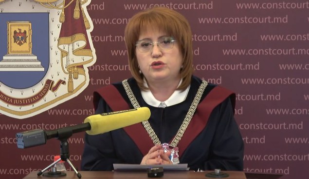Domnica Manole a organizat o conferință în care a nuanțat decizia CC de azi. Printre altele, sursa a spus că CC "a reținut că președintele poate evalua competența și experiența candidatului să conducă Guvernul și să dobândească încrederea Parlamentului". (...) "În argumentarea sa, președintele nu a contestat calitățile profesionale ale candidatului, acestea fiind îndreptate către deputații care au susținut candidatura", a spus Domnica Manole