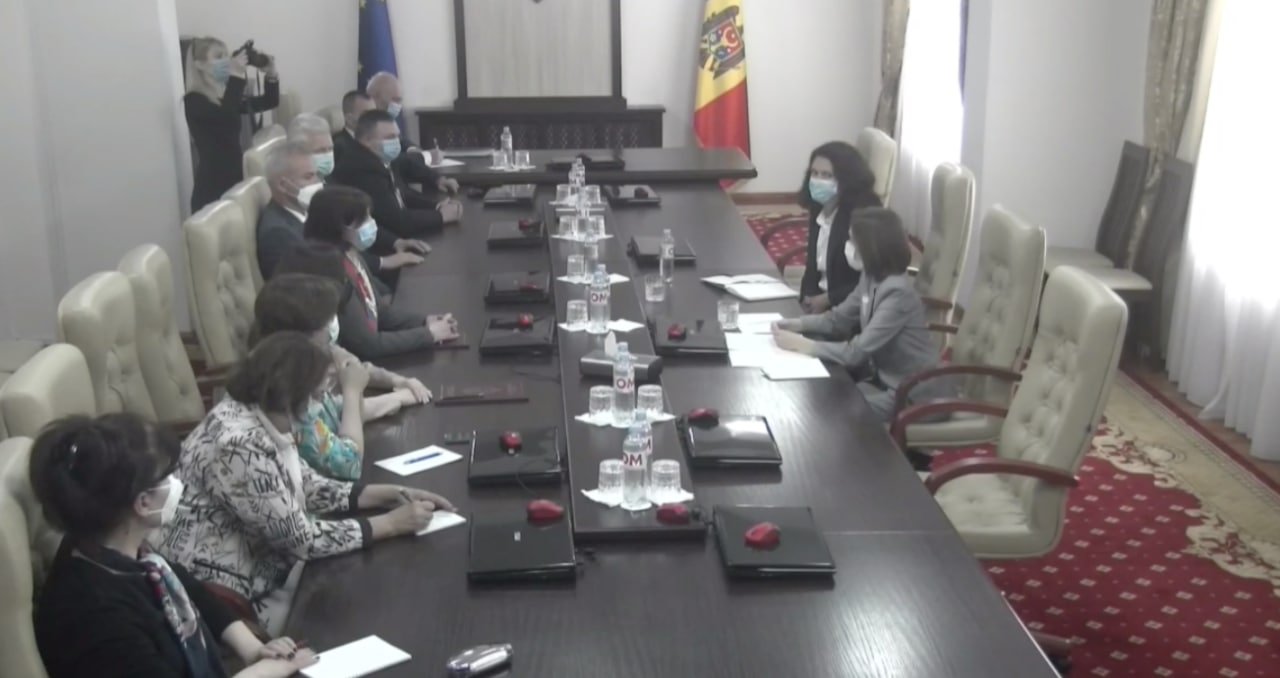 Maia Sandu a venit în aceste momente la ședința Consiliului Superior al Magistraturii. Cel mai probabil aceasta va cere acțiuni ferme pe reformarea justiției și pedepsirea judecătorilor corupți