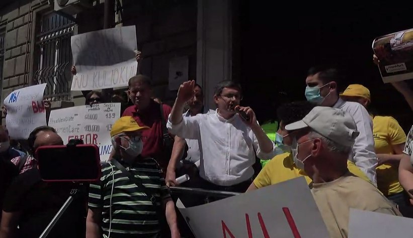 Protest PAS acum în fața sediului Comisiei Electorale Centrale. Str. Vasile Alecsandri este în mare parte blocată