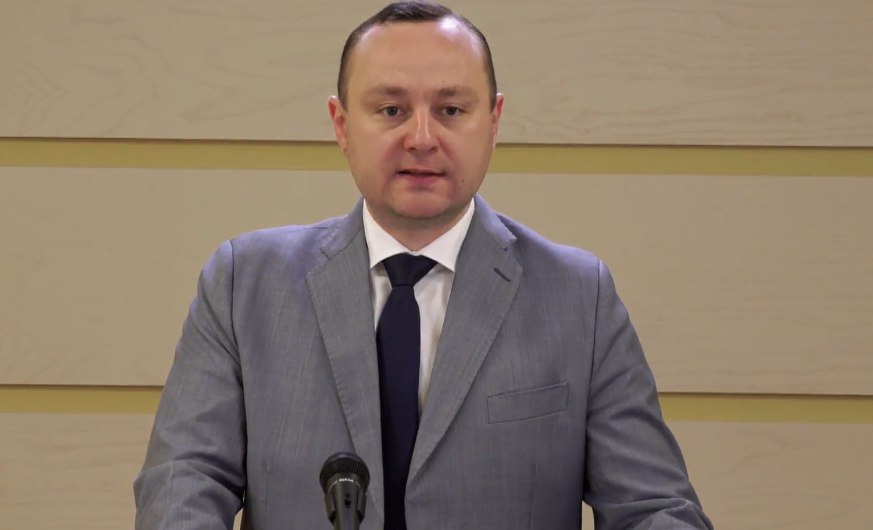 PSRM va depune, după 6 ani, o sesizare la Curtea Constituțională pentru a cere opinia Înaltei Curți cu privire la constituționalitatea legii din 2014, în urma căreia s-au acordat garanții de stat ce au făcut posibile #FraudaBancară. Anunțul a fost făcut în urmă cu puțin timp de Vlad Batrâncea