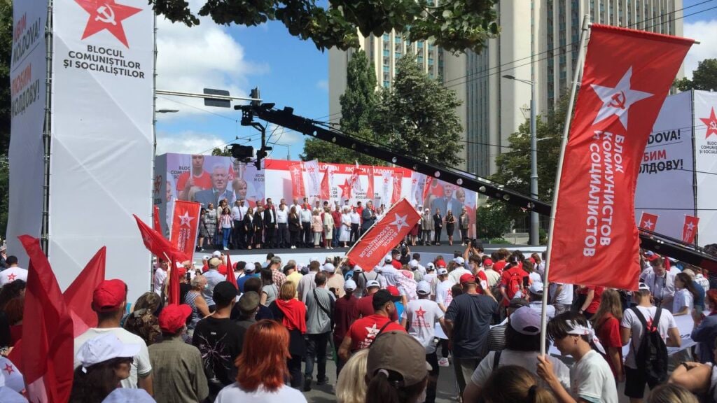 Blocul Comuniștilor și Socialiștilor a organizat azi o manifestație în centrul Capitalei. Bd. central a fost închis preț de câteva ore, timp în care PCRM și PSRM au merg în marș într-o acțiune de mobilizare a electoratului înainte de alegerile din 11 iulie. La eveniment au participat toți fruntașii celor 2 partide, inclusiv Voronin și Dodon