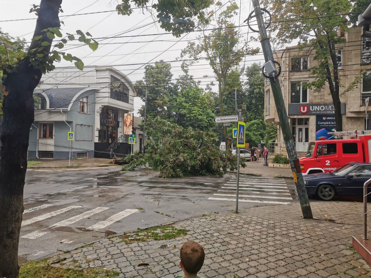 Străzile din Chișinău după ploaia de azi: Intersecția M. Kogălniceanu X Armenească