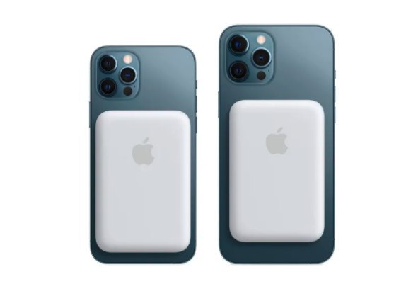 Apple tocmai a anunțat vânzarea de baterii portabile magnetice pentru iPhone 12. Comenzile se pot face pe site-ul oficial, acestea având un preț de start de $99. Se atașează pe partea din spate a telefonului, iar încărcarea e wireless. E drept, viteza de încărcarea nu e cea mai mare - 5W