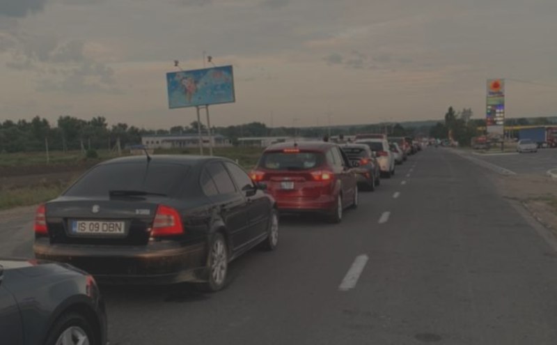 Flux sporit în weekend la Leușeni, la trecerea frontierei! Cozile de mașini se întindeau pe o distanță de câțiva kilometri