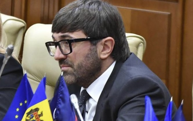 Andronache afirmă că este nevinovat și a devenit victima atacurilor din partea PAS, care utilizează mai multe instrumente de discreditare a lui, inclusiv presa, dar și procuratura
