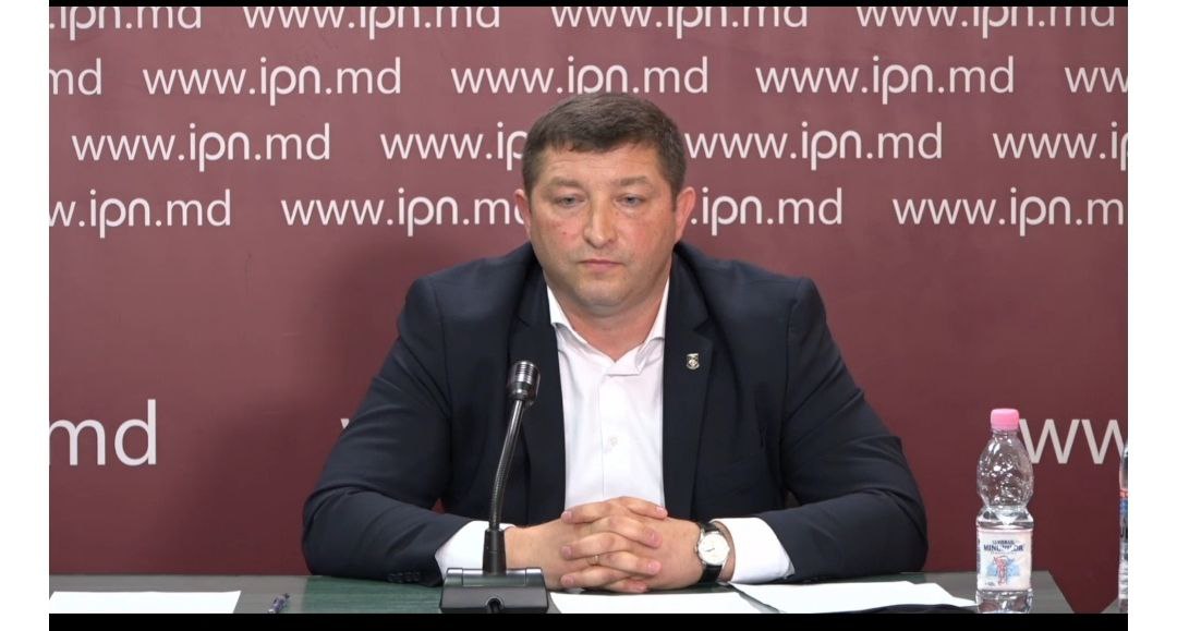 Popov l-a mai acuzat pe Litvinenco ca ar avea interes în această situație deoarece o ruda a sa lucrează contabil șef la Victoriabank și e figurantă în acel dosar cu înstrăinarea acțiunilor băncii (episodul Platon-Plahotniuc)
