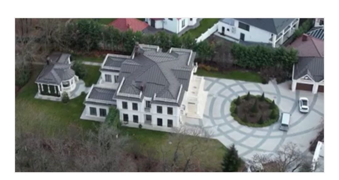 Jurnal TV: Constantin Botnari alias „Borsetka” a vândut „Casa Albă” de la Durlești cu 1,5 milioane de Euro. Ar fi cumpărat-o șeful centrului medical Galaxia