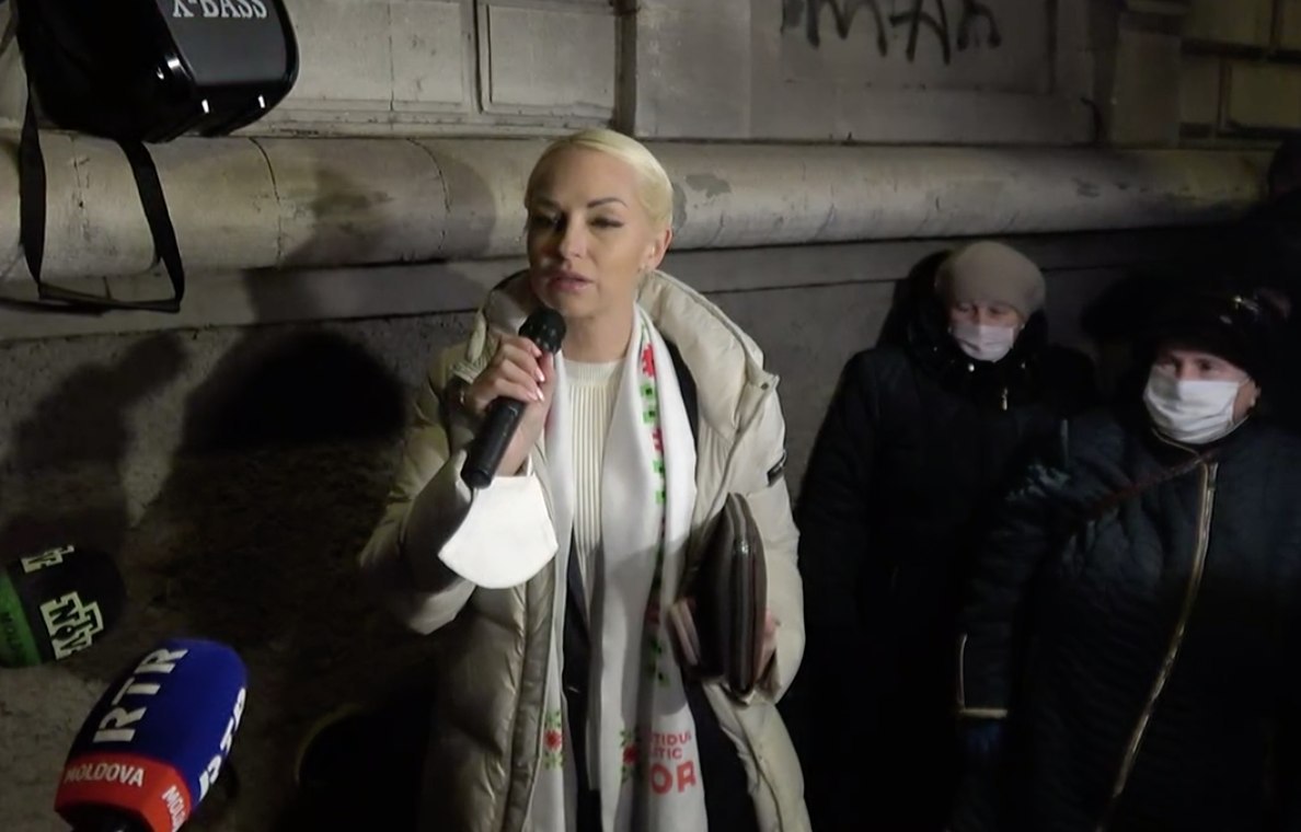 LIVE: Începe ședința Comisiei Electorale Centrale unde se analizează cheltuielile Marinei Tauber din campania electorală de la Bălți. Între timp, aceasta protestează în fața instituției
