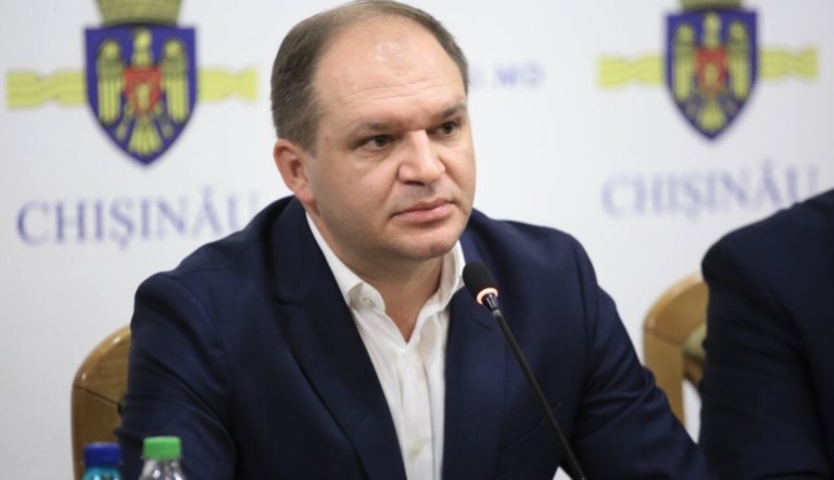 Într-o astfel de situație, teoretic, Nicolae Grigorișin ar trebui să se dueleze cu candidatul de pe locul 5, care a adunat puțin peste 100 de voturi 😀