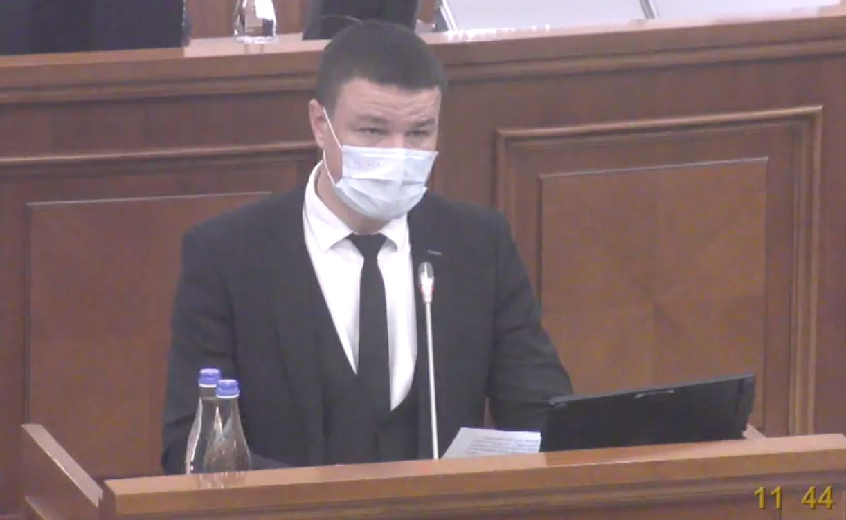Azi va fi ridicată repetat imunitatea deputatului Ilan Șor. Procurorul general interimar Dumitru Robu citește de la tribuna Parlamentului cele 9 capete de acuzare: __Bunurile care nu au fost declarate vor fi confiscate!__