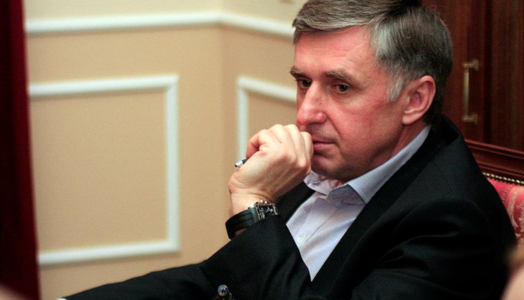 Într-un final, acesta face o analogie cu "ai noștri" din ziua de astăzi care sunt gata să se urce în copac pentru că Maia Sandu nu vrea să-i pupe mâna lui Putin