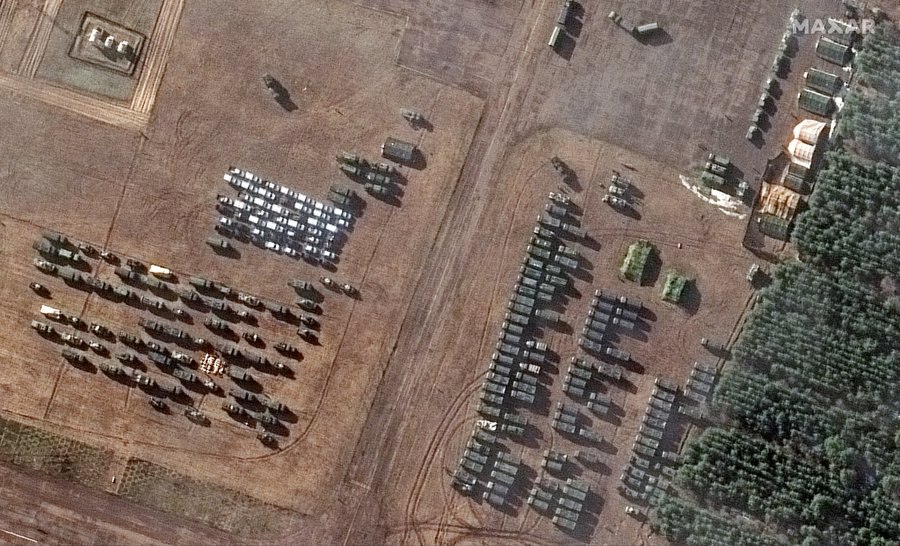 Imagini de pe satelit. Tot mai multe vehicule militare ruse în Belarus. Imaginile din satelit confirmă prezenţa crescută a trupelor ruso-belaruse la graniţa cu Ucraina