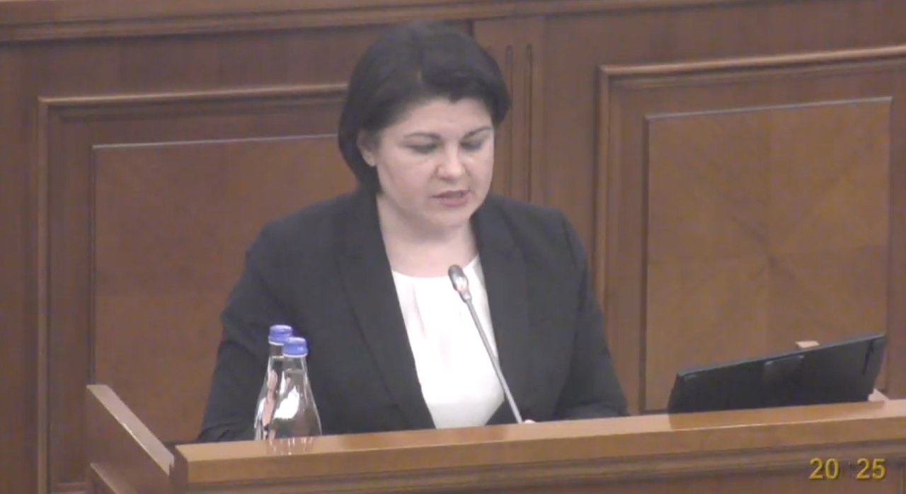 LIVE: În Parlamentul R. Moldova se pregătește votarea introducerii stării de urgență