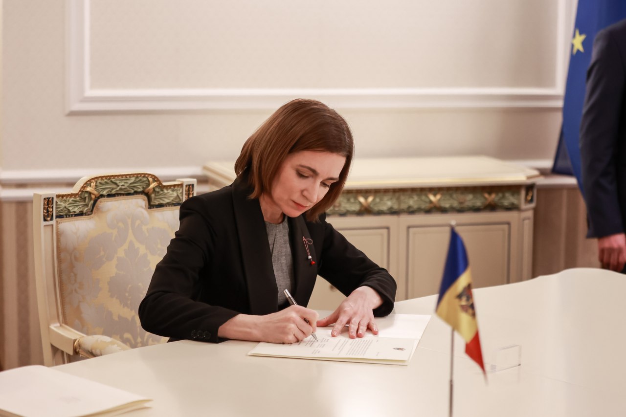 Semnarea nu este egală cu aderarea. Procesul ar mai putea dura ani de zile