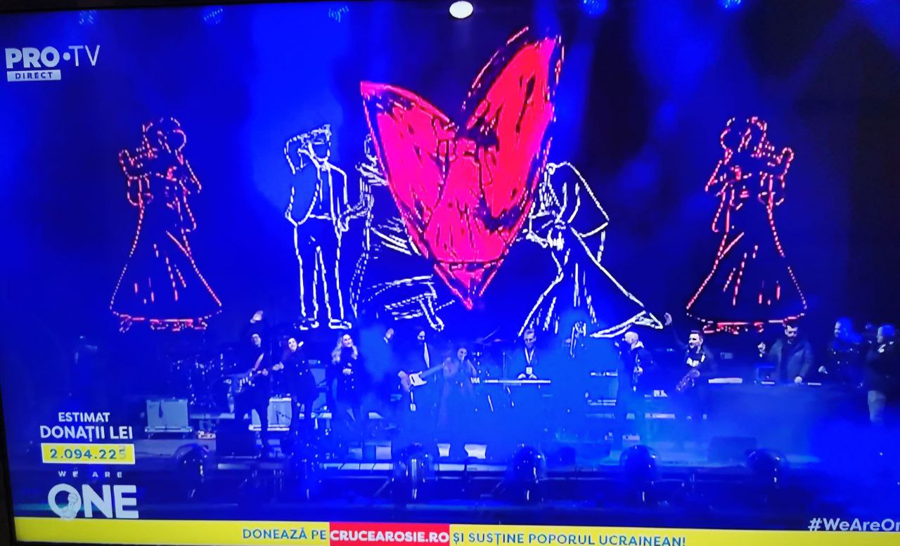 Printre artiștii care au urcat pe scena se numără și arhicunoscutul DJ - Armin Van Buuren