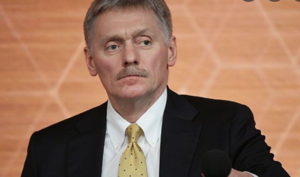Dmitri Peskov: Demilitarizarea Ucrainei după varianta austriacă sau suedeză, cu păstrarea armatei proprii, dar fără prezența bazelor militare străine, se discută la negocierile dintre delegațiile de la Moscova și Kiev și poate fi considerată ca o opțiune de compromis. (...) Acțiunile Occidentului în legătură cu marile afaceri rusești nu pot fi numite decât banditism la nivel de stat