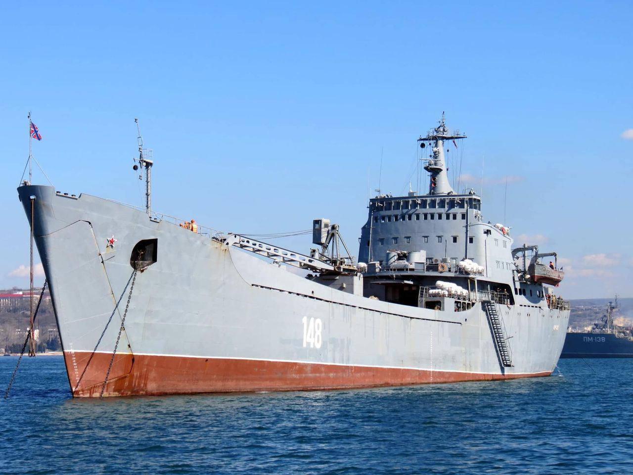 Azi dimineață, în portul Berdyansk, acum câteva zile trecut sub control rusesc, ucrainenii au bombardat și distrus nava rusească Orsk. Totodată, suburbiile Kievului unde se află militari ruși, Irpeni și Bucha, sunt aproape înconjurate de armata ucraineană
