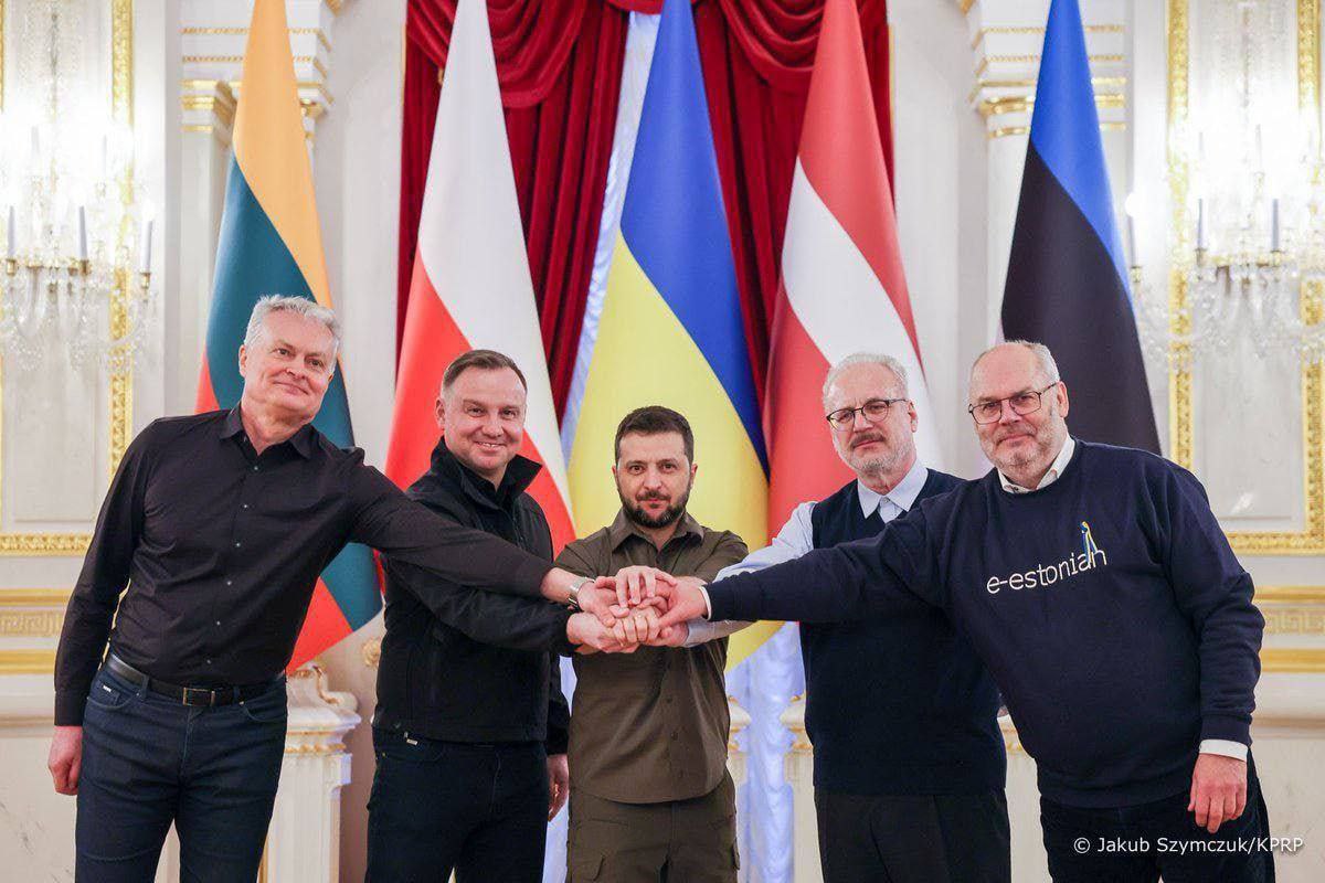 Fotografia Zilei: Liderii țărilor baltice și președintele polonez, la Kiev, alături de Zelenski