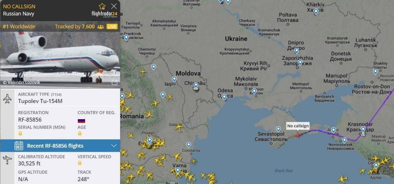 Azi după prânz, un avion aparținând comandamentului marinei militare a Federației Ruse a aterizat la Simferopol. În Crimeea militarii fac tot posibilul să salveze nava "Moscova" de la scufundare, care, potrivit Pentagonului, azi încă se afla pe linia de plutire