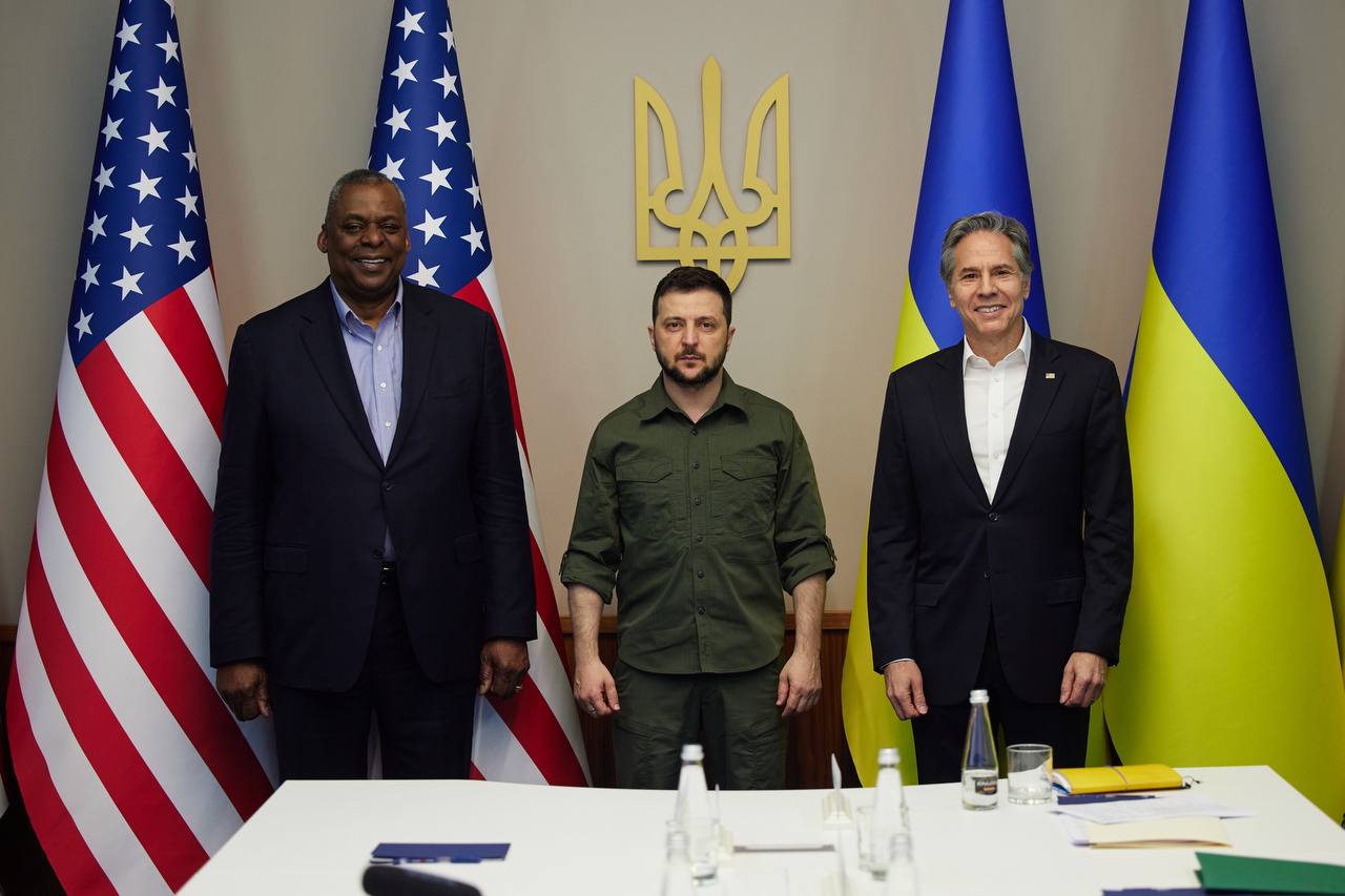 Cele 2 părți au agreat noi transpoturi de ajutor militar către Ucraina, în valoare de peste $700 de mln. Decizia a fost criticată de Rusia, care a transmis o scrisoare diplomației americane, spunând că "astfel de acțiuni nu vor duce la soluționarea rapidă a conflictului"