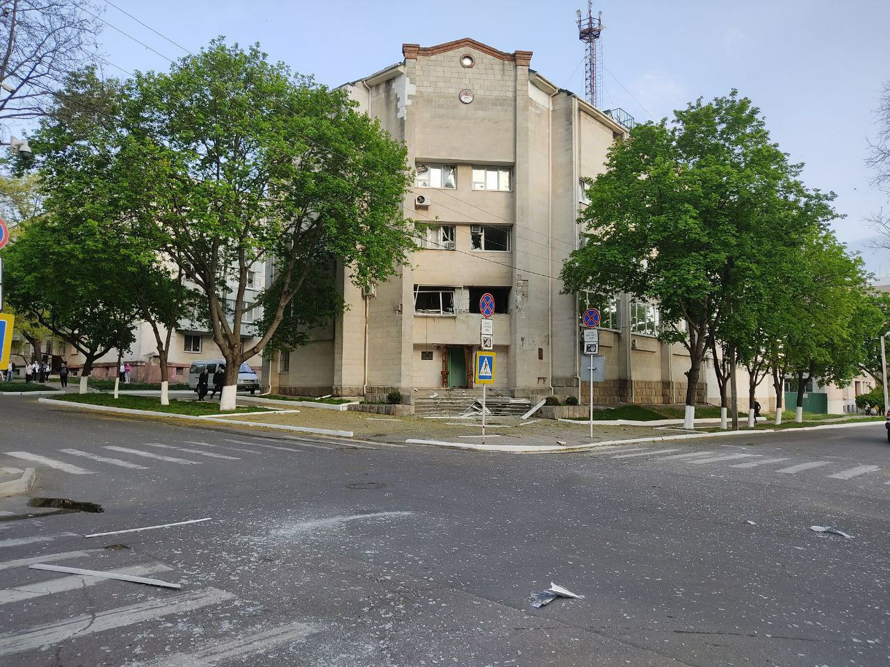  Comunicat al instituțiilor oficiale: __Luni, în jurul orei 17:00, în clădirea așa zisului Minister al Securității, situată la intersecția străzilor Manoilov și Karl Marx, au avut loc mai multe explozii