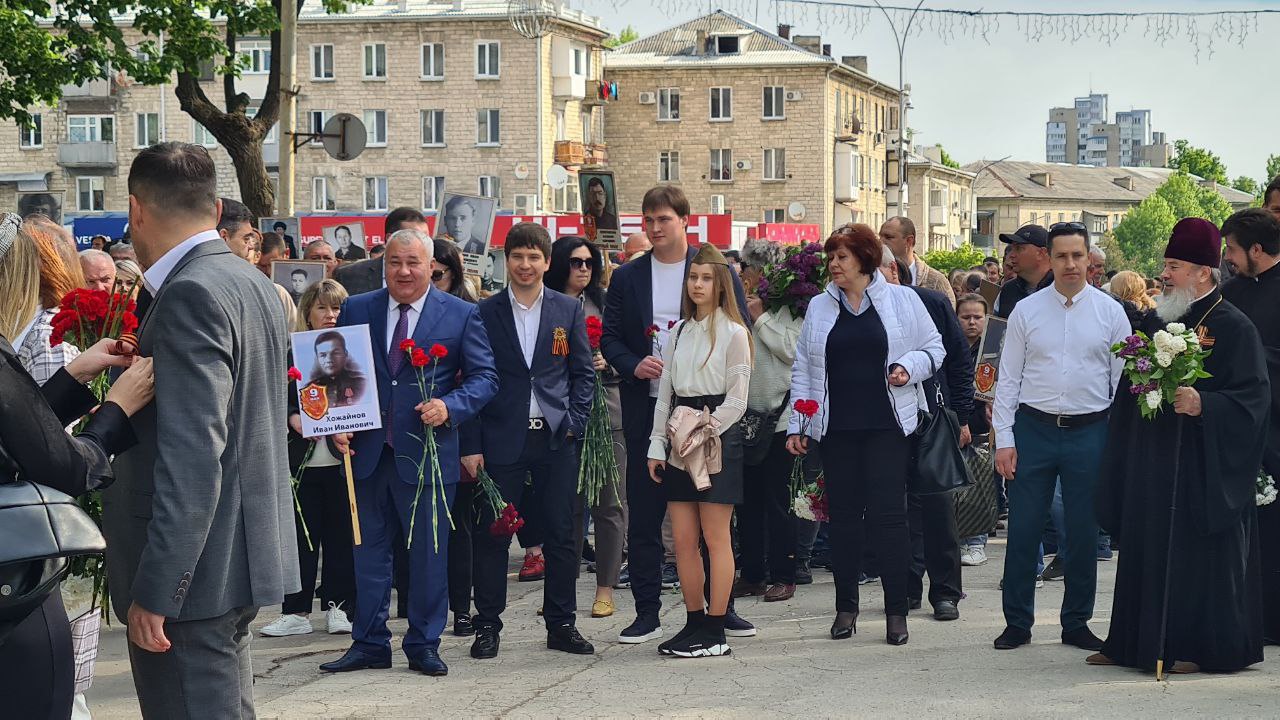 Printre oficialii care au fost văzuți azi dimineață încălcând legea se numără deputatul socialist Odnostalco și episcopul de Bălți - Marchel