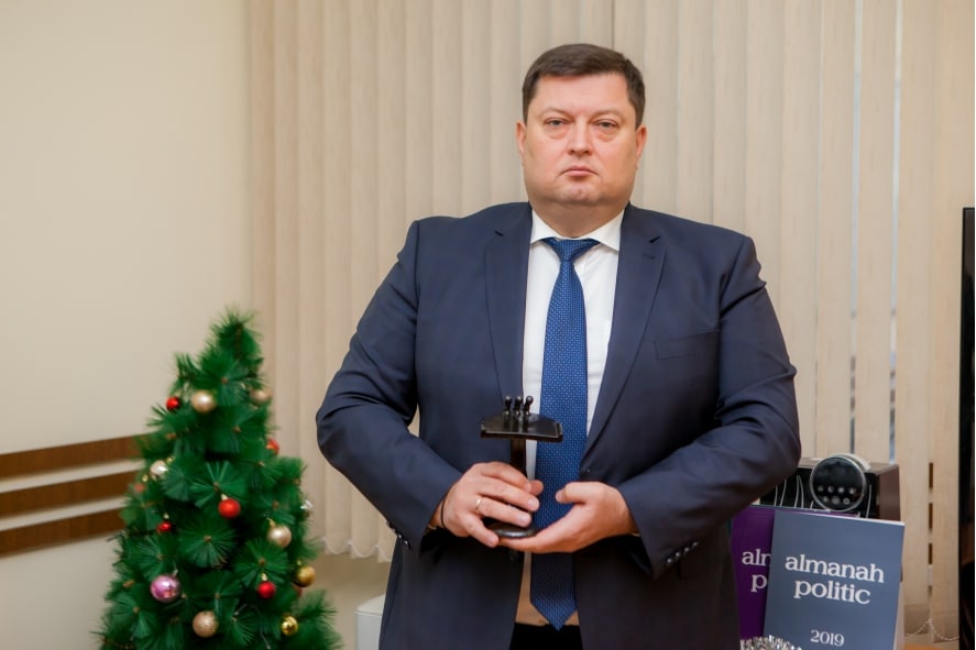 Percheziții la domiciliul fostului director ASP Vladislav Zara în dosarul privind achiziționarea blanchetelor pentru pașapoarte