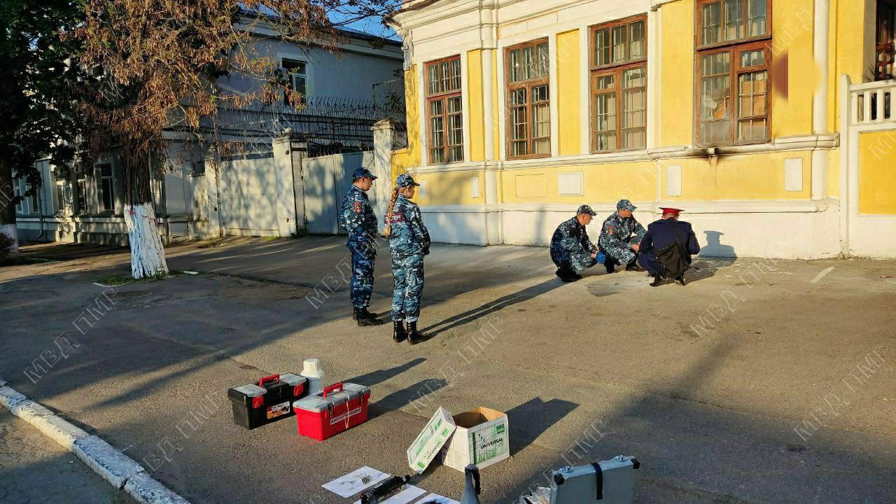 Mașina cu care s-ar fi deplasat suspecții avea numere străine