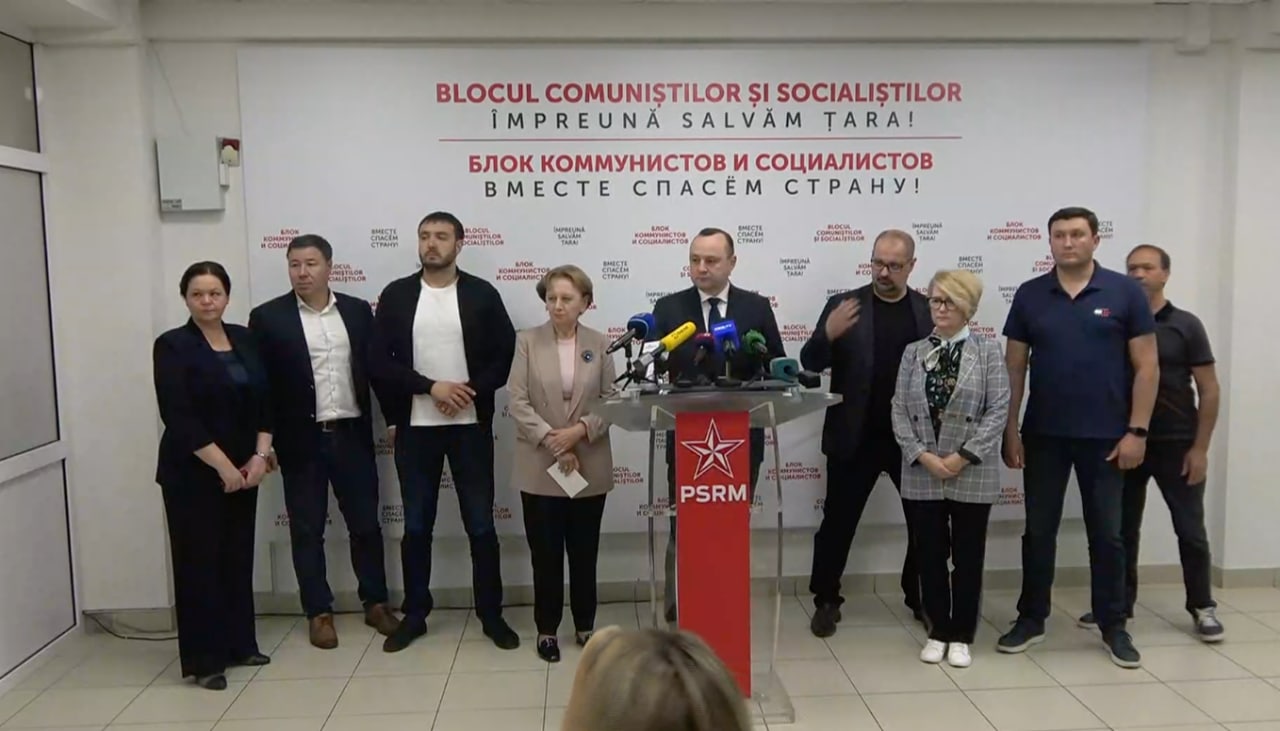 Socialiștii s-au adunat repede la sediul formațiunii și au organizat un briefing de presă unde și-au exprimat susținerea pentru Igor Dodon: __Niciun rezultat palpabil pentru cetățeni. Ei zilnic se ocupă cu prețuri mari. O guvernare responsabilă s-ar gândi la consolidarea clasei politice, la programe de susținere a populației. Dar ei ce fac? Nu pot furniza rezultate și organizează doar show-uri. Ceea ce s-a produs azi este un show de 2 bani. Ca și toată campania de 2 bani