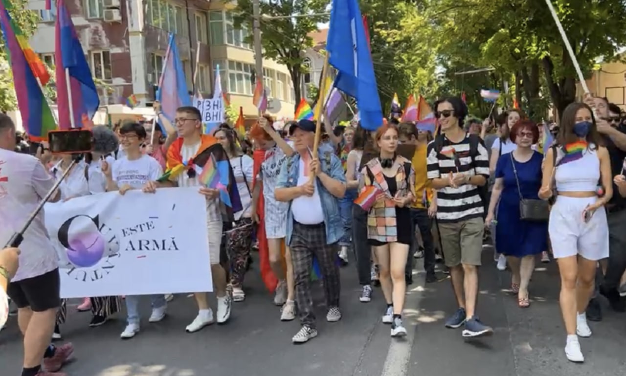 ‍🌈 Marșul Pride s-a desfășurat în capitală: Zeci de polițiști și mascați au monitorizat respectarea ordinii publice