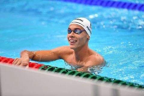 ‍♂ Românul David Popovici câștigă al doilea AUR mondial, la doar 17 ani, după un finiș de senzație la Campionatul Mondial de natație. Primul înotător campion la 100m și 200m după 49 de ani