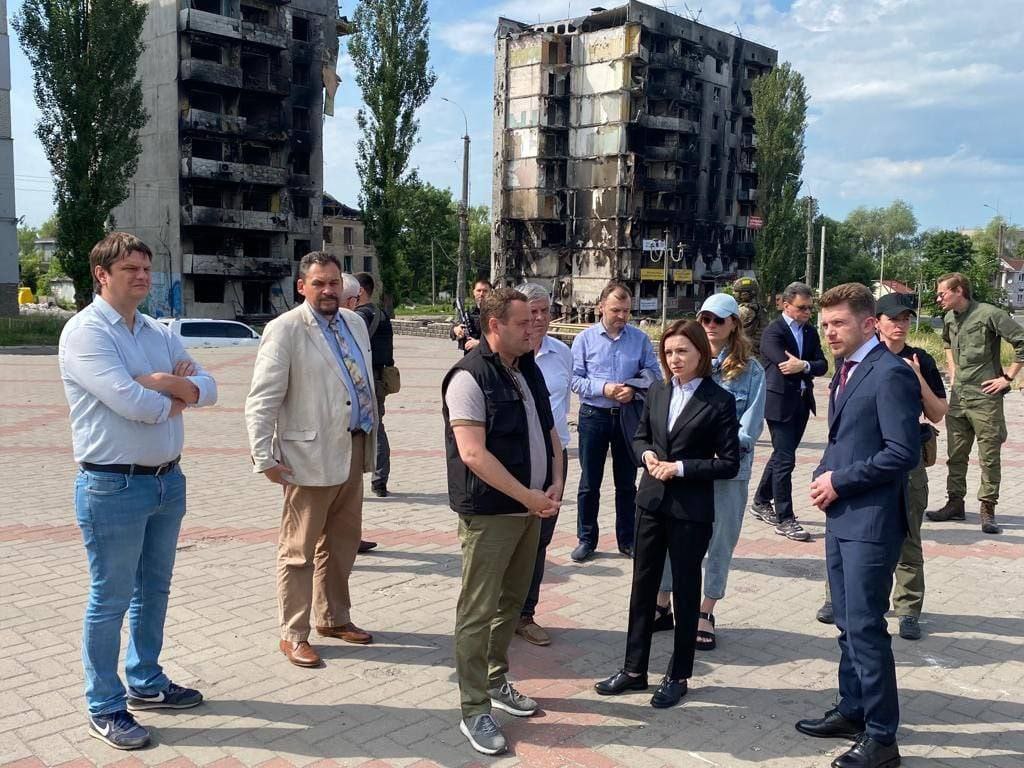 Președintele Sandu și vicepremierul Spînu sunt la Kiev. Aceștia vizitează inclusiv suburbiile cele mai afectate de invazia rusă