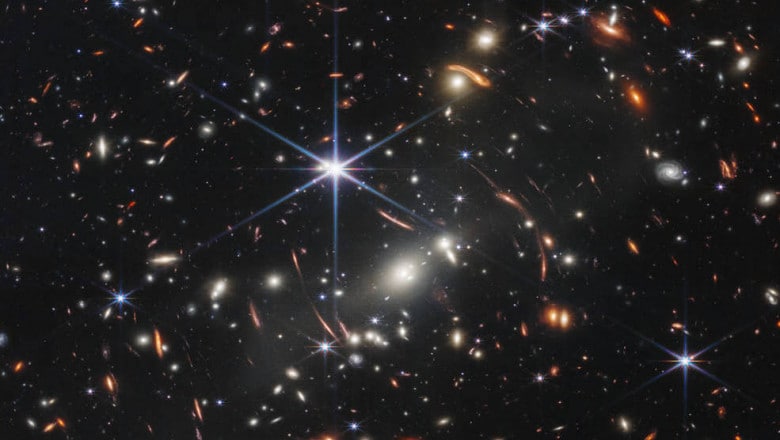 Cea mai clară și îndepărtată imagine a Universului, prima fotografie color realizată de telescopul James Webb, a fost prezentată de NASA și președintele american Joe Biden