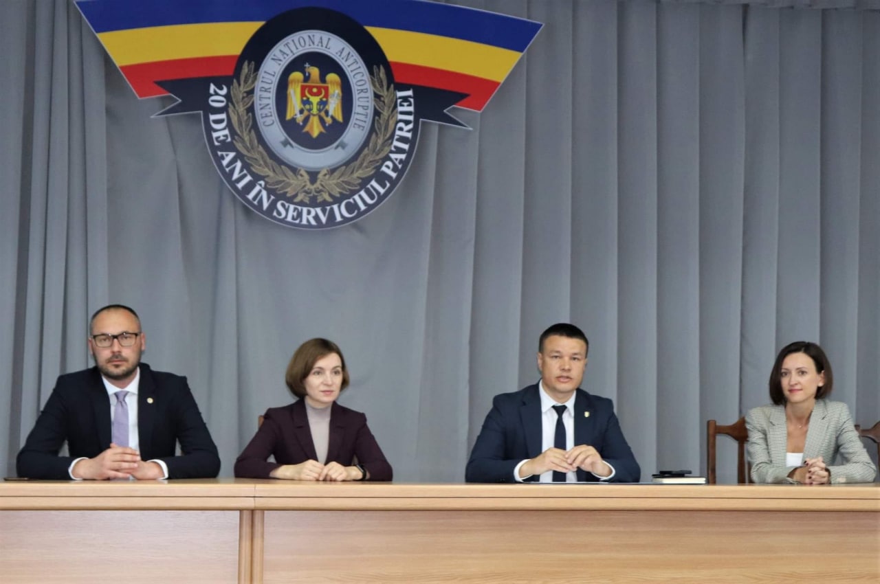 Noul procuror-șef al Procuraturii Anticorupție, prezentat angajaților. Sosită din SUA, Veronica Dragalin a fost însoțită de Maia Sandu, procurorul general interimar Robu și ministrul Sergiu Litvinenco