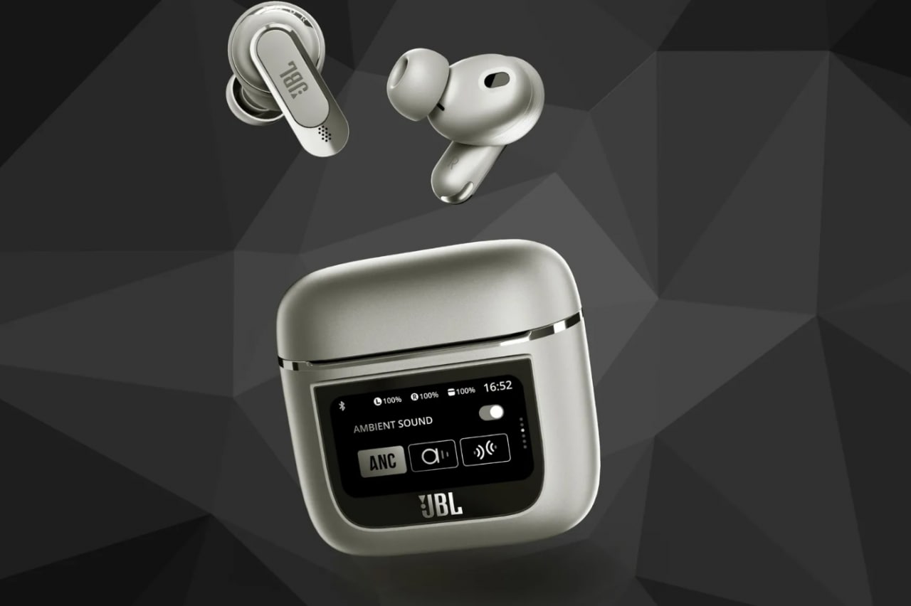 JBL anunță că lansează un nou model de earbuds - Tour Pro 2, wireless, într-o husă cu panou digital LED. Aceasta va permite controlul sunetului direct de pe carcasa de încărcare, unde vor fi afișate și alte informații. Device-ul va costa $250
