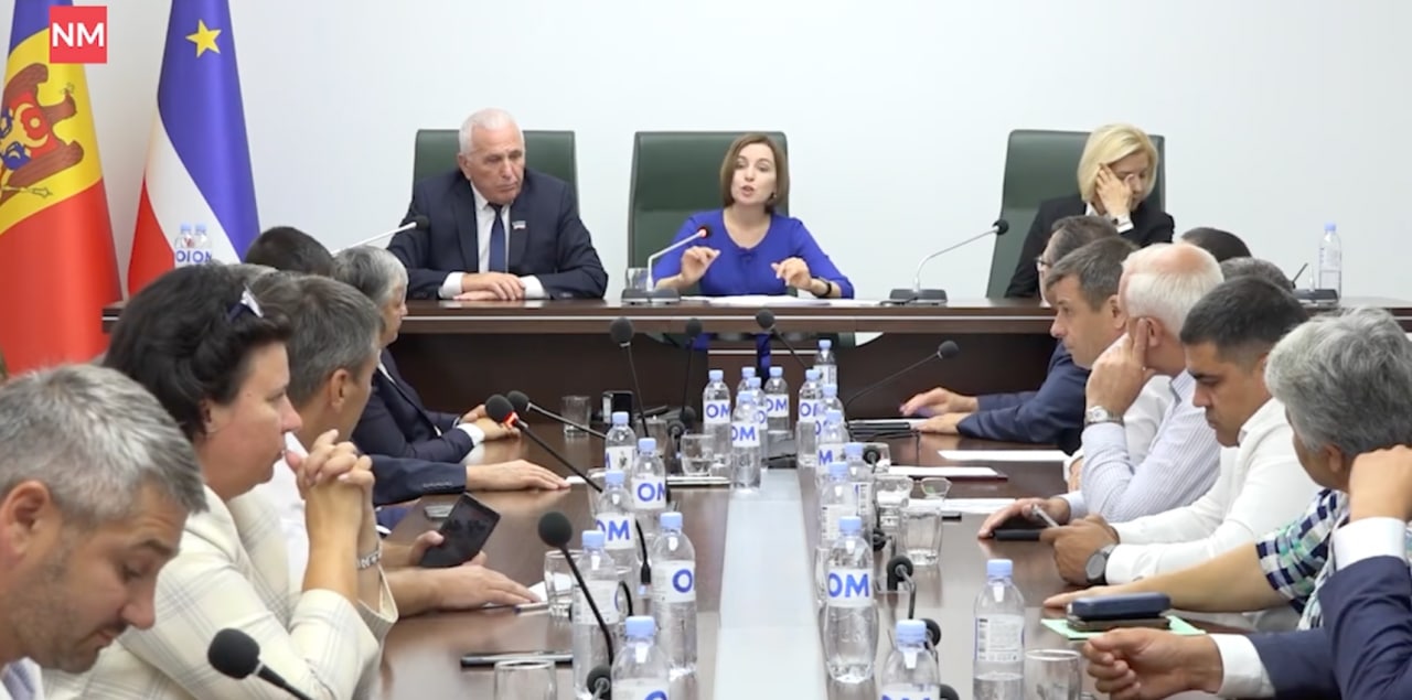 Remarcăm fața și tăcerea vorbitoare a Irinei Vlah (__aici subtitrare__ română)