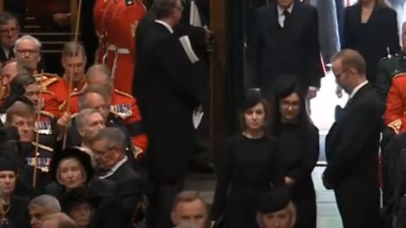 Maia Sandu, alături de consiliera pe politică externă de la Președinție, surprinse la funeraliile reginei Elisabeta a II-a