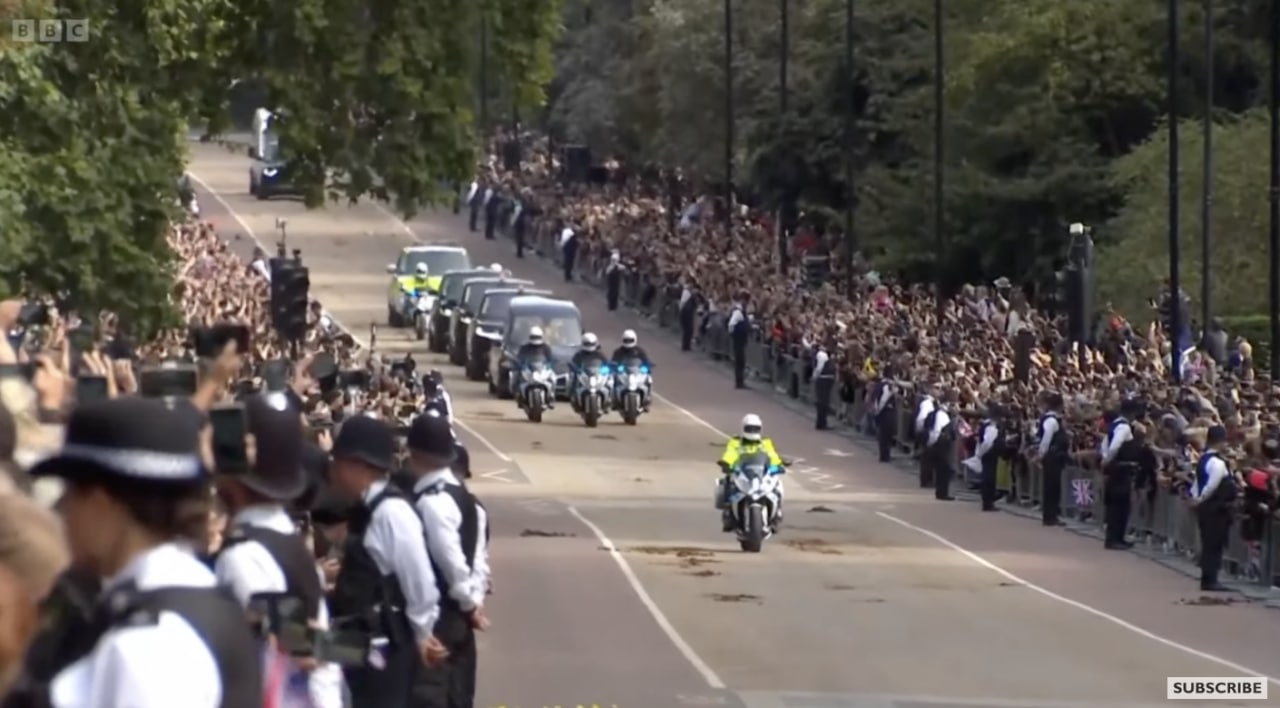 Galerie foto: Funeraliile reginei Elizabeta a II-a. Zeci de mii de oameni în stradă, pentru a o petrece pe ultimul drum
