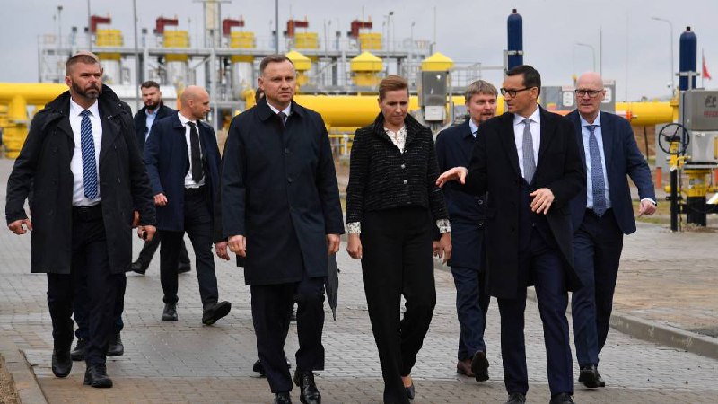 🇳🇴🇩🇰 Coincidență sau nu, polonezii, danezii și novergienii au dat în exploatare alaltăieri un nou gazoduct - Gazoductul Baltic - care ocolește Rusia: Conducta vine din Norvegia către țărmul polonez, prin apele teritoriale daneze